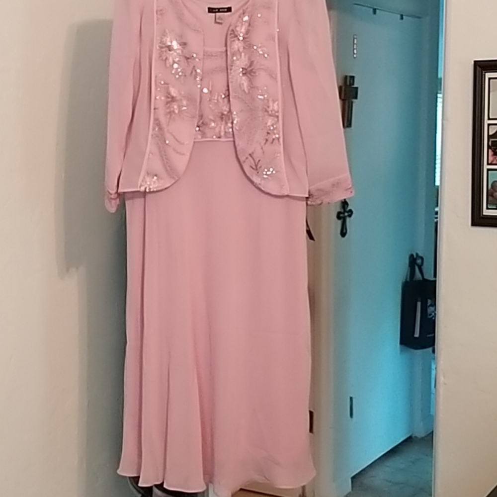 Dress - Picture 1 of 2